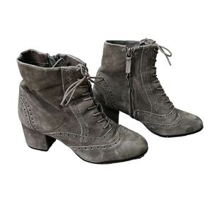 Tahari Gray Joshua Suede Block Heel Ankle Booties Size 9 Women’s